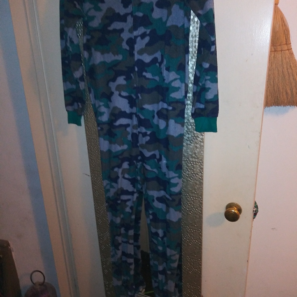 PJ's - Picture 6 of 6